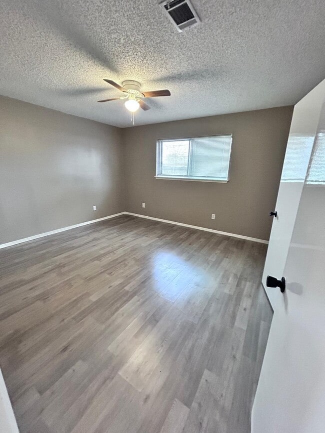 Building Photo - 4802 24th St E