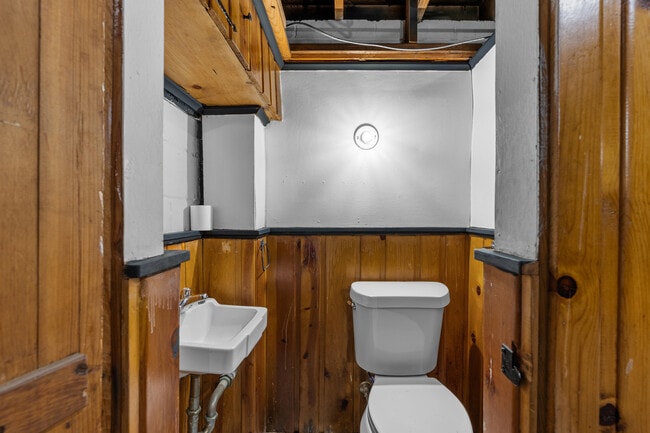 Building Photo - 1388 Vernier Rd