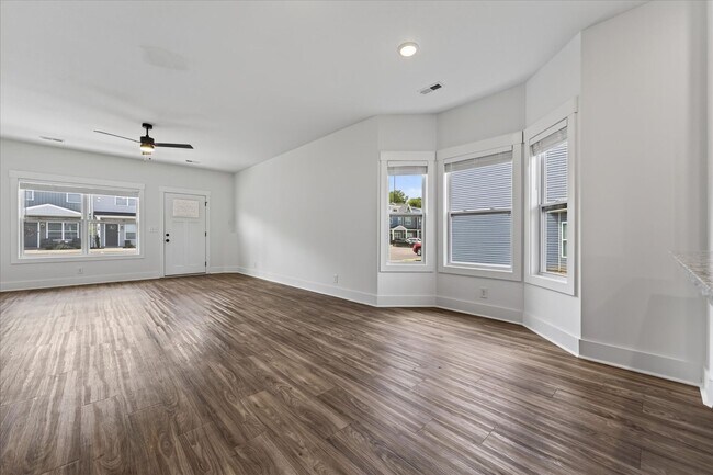 Building Photo - 319 Front Rdg Cir