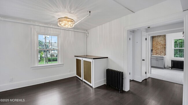 Building Photo - 87 Maple Ave