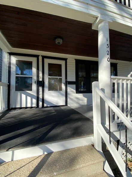 Building Photo - 1320 W 7th St