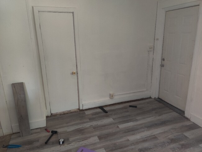 Building Photo - 90 Oak St