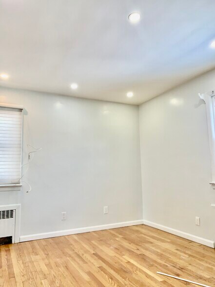 Building Photo - 336 Scranton Ave