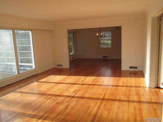 Building Photo - 164 Wildwood Rd