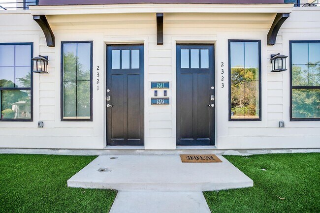 Building Photo - 2323 Benbrook Blvd