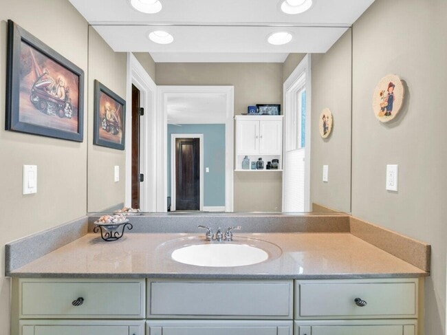 Building Photo - 106 Michigan Ct