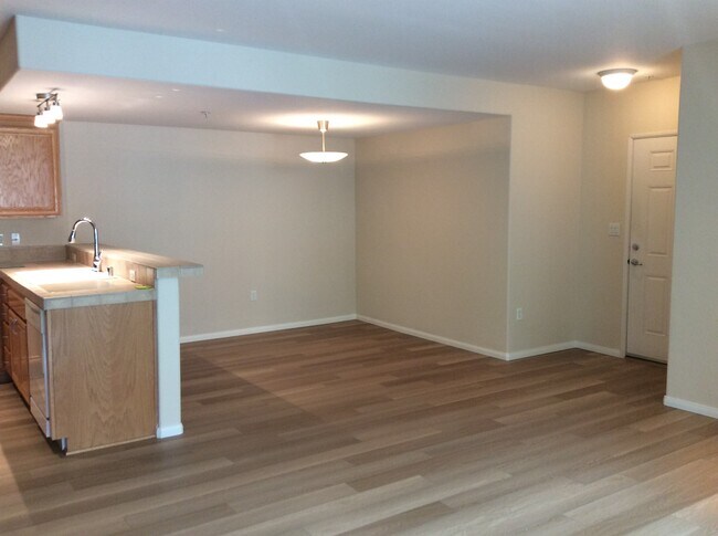 Building Photo - 235 Market St