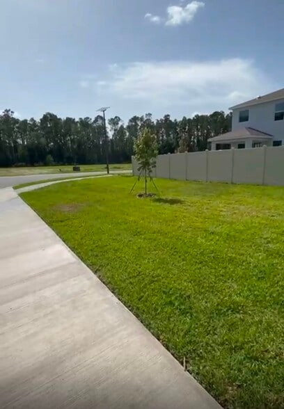 Front yard - 6856 Daintree Ct