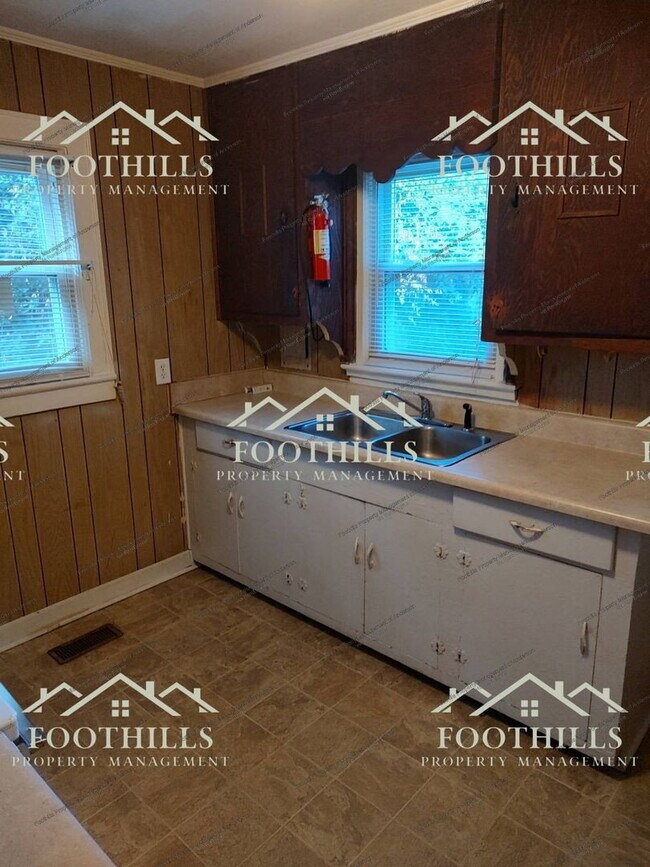 Building Photo - 507 Rose Hill St