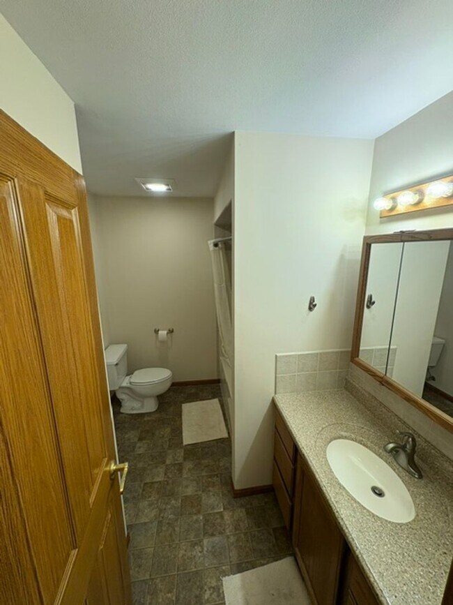 Building Photo - Single Family Home in Germantown Hills with Pool 3 BR / 4BA