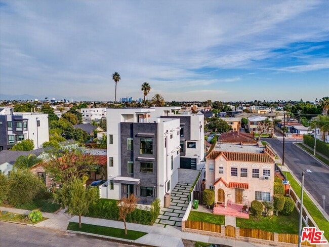 Building Photo - 2034 S Curson Ave