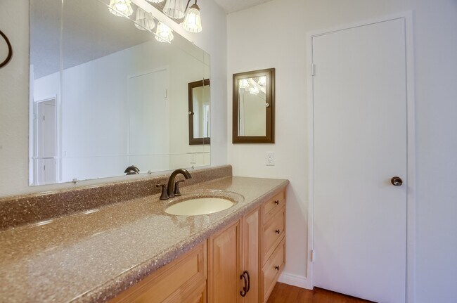 Building Photo - 543 Edna Way