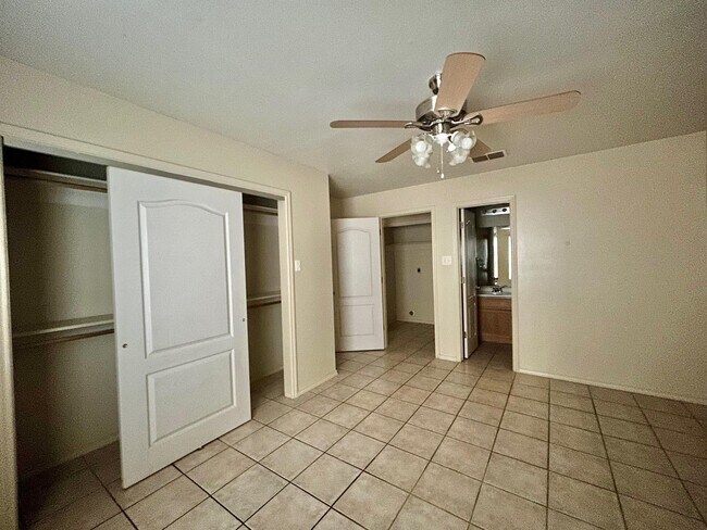 Building Photo - 203 Martingale