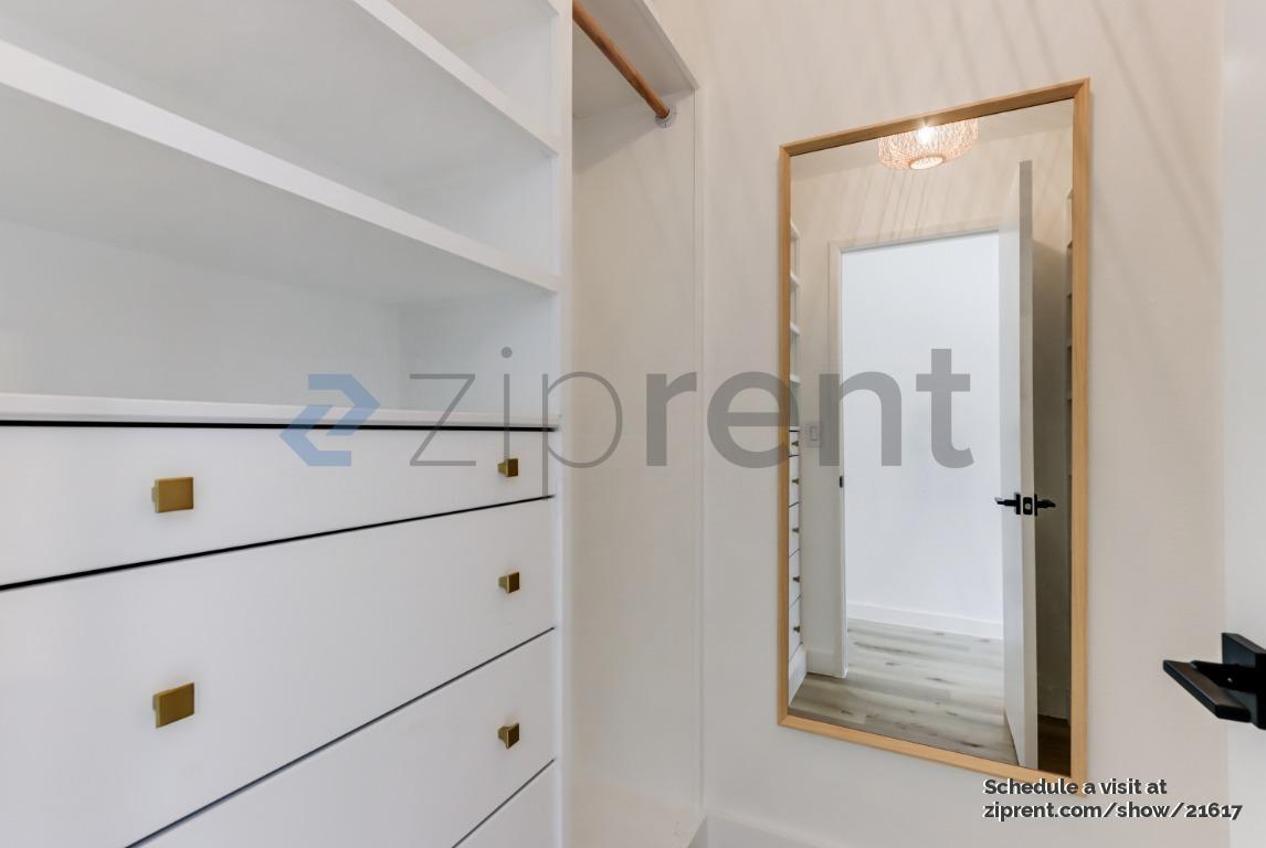 Building Photo - 741 Vinca Ct