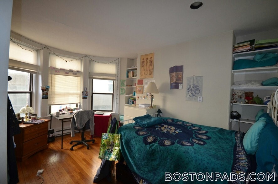 Building Photo - 45 Westland Ave