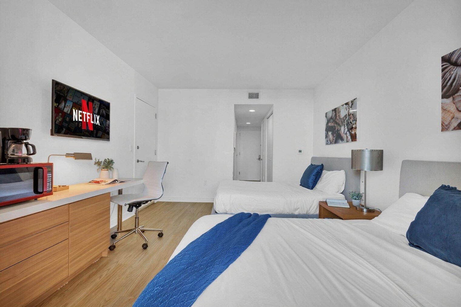 Building Photo - 2602 E Hallandale Beach Blvd