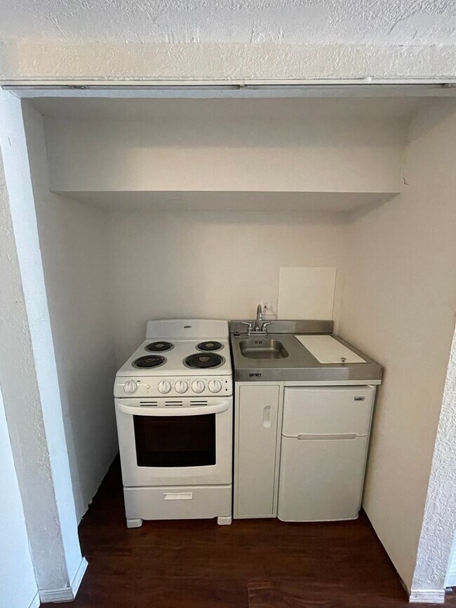 Building Photo - 1503 Delta St