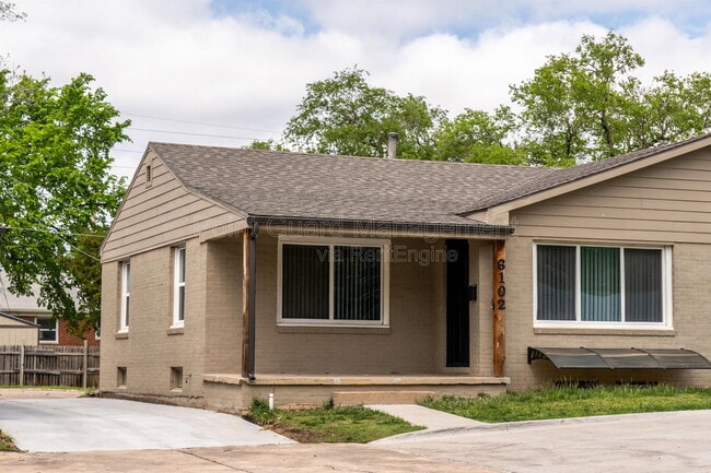 Building Photo - 6102 E Oakwood Dr