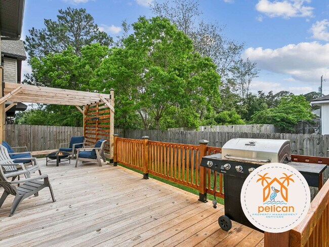 Building Photo - "Spacious 4-Bed Oasis with Granite Elegance in Navarre – 2062 Sq. Ft. of Pure Comfort!"