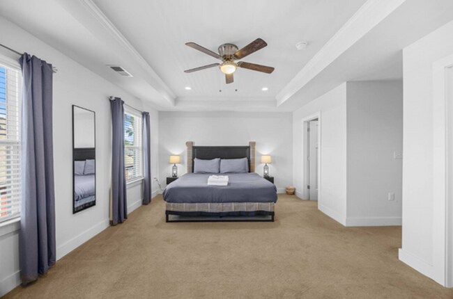 Building Photo - 3 Bed, 2.5 Bath - Lucky Penny