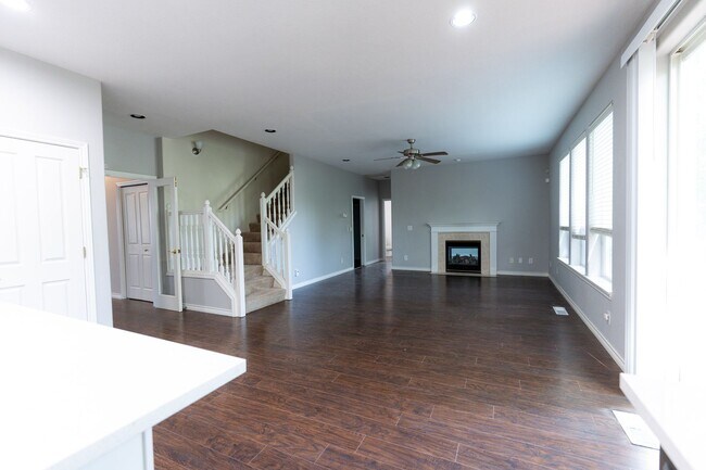 Building Photo - 16130 SW Loon Dr