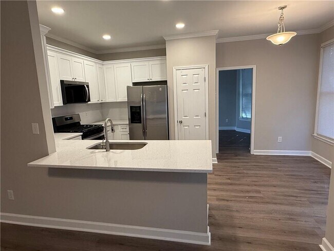 Building Photo - 2011 Town Lake Hills W