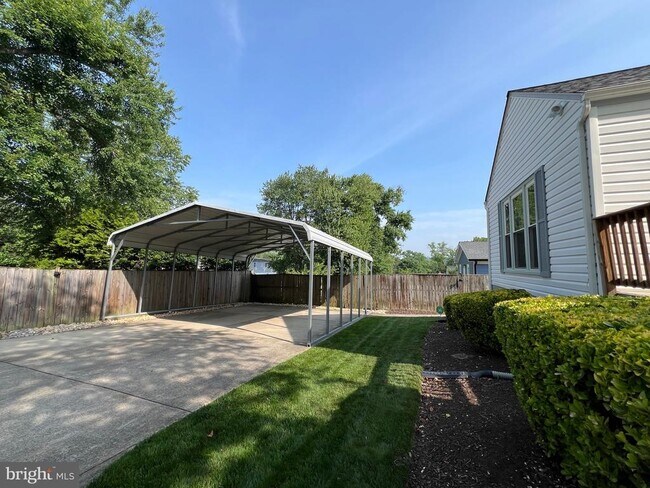 Building Photo - 5626 Tremont Dr