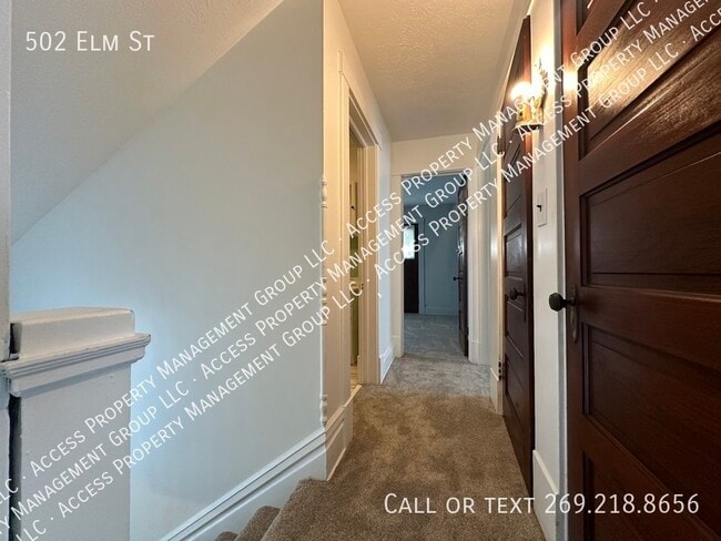 Building Photo - 502 Elm St