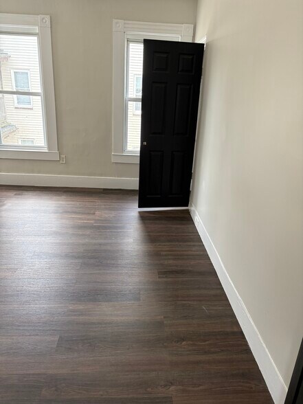 Building Photo - 206 Winthrop St