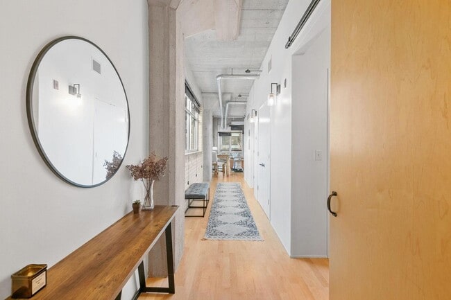 Building Photo - 748 N 3rd St