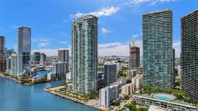 Building Photo - 480 NE 30th St