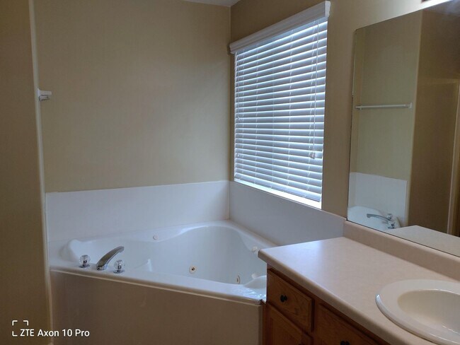 Building Photo - 2127 S 2000 W