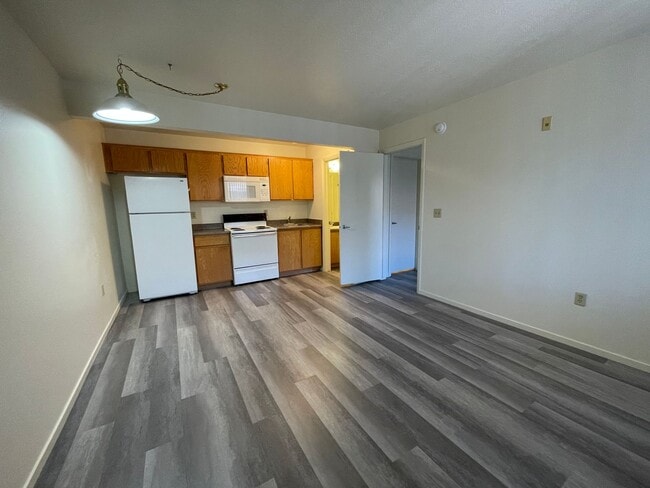 Building Photo - Smokey Lanes - Condo