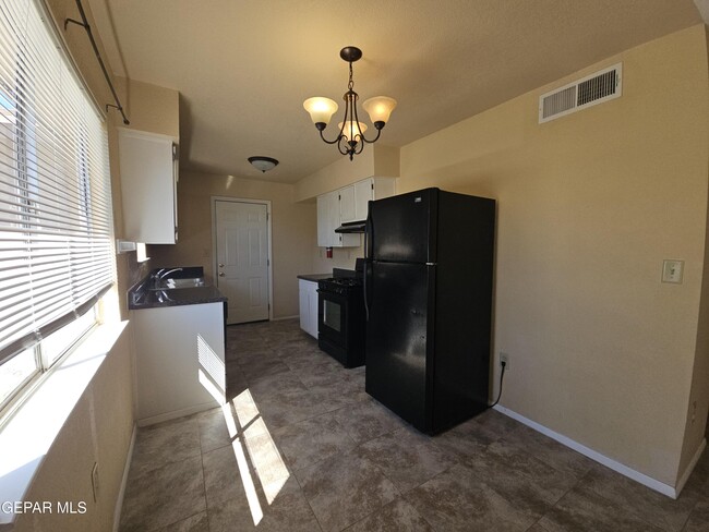 Building Photo - 3700 Devore Ct