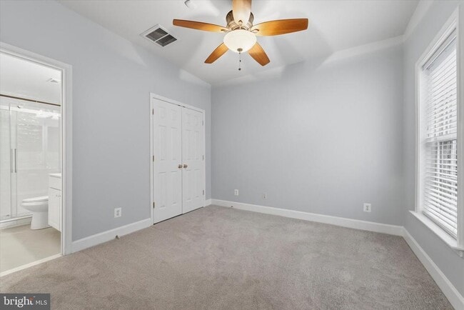 Building Photo - 2425 Huntington Park Dr