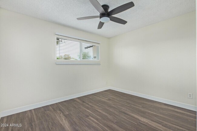 Building Photo - 4414 S Newberry Rd