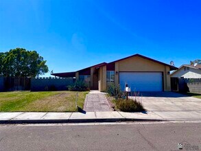 Building Photo - 2078 S 46th Dr