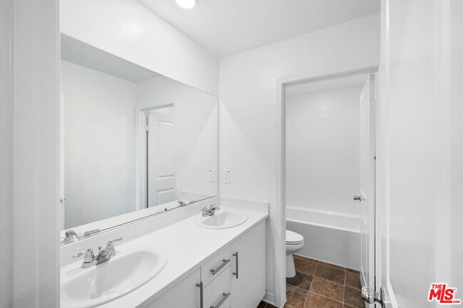 Building Photo - 2311 Blue Elm Rd