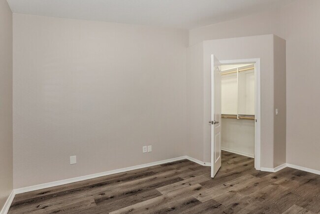 Building Photo - 118 W Tumbleweed Ct