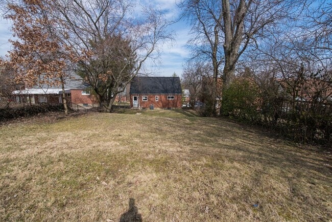 Building Photo - COVEDALE - 3+ bedroom brick cape cod  with one garage built in garage