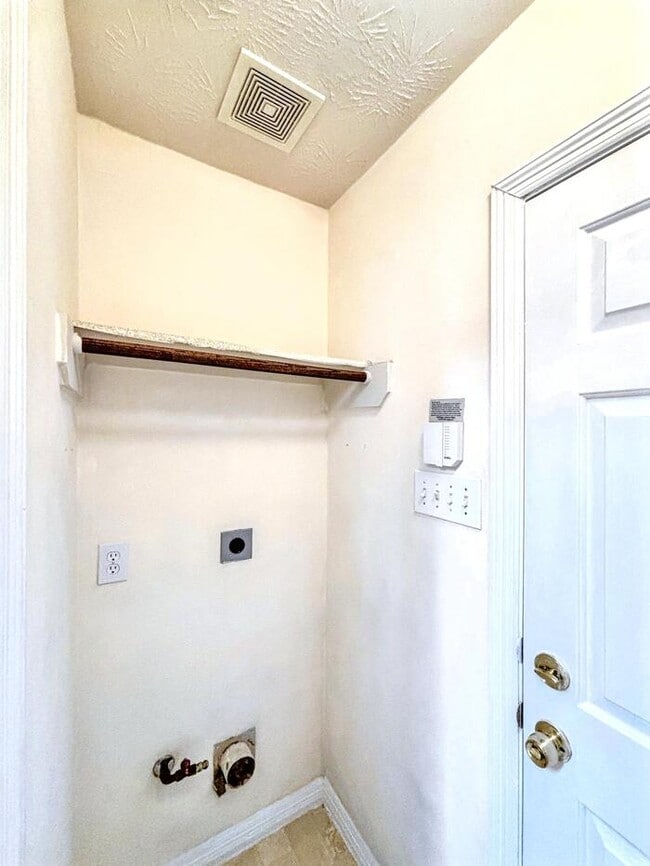 Building Photo - 4710 Kiowa Cir