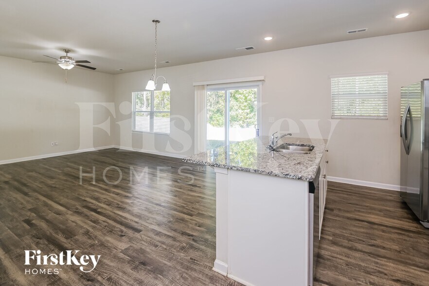 Building Photo - 9515 Hamel St