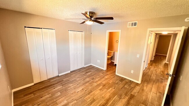 Building Photo - NEWLY RENOVATED 3 Bedroom/2 Bath Unit! Was...