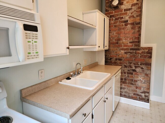 Building Photo - East 40th Street-301