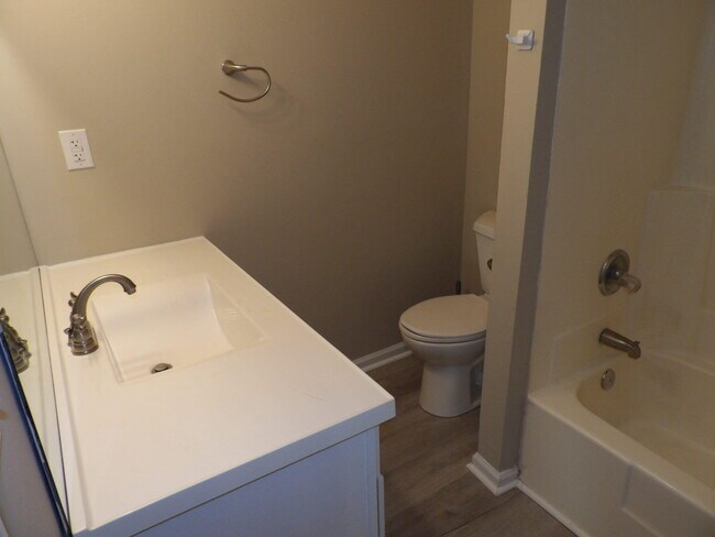 Building Photo - 115 Potomac Ct