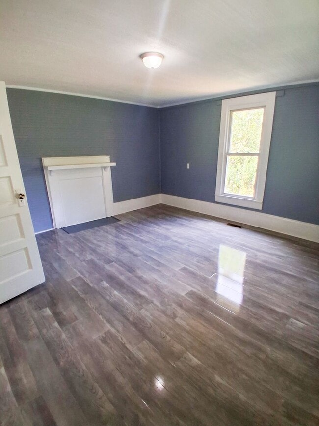 Building Photo - Inviting 2-Bedroom, 1-Bath Home in a Prime...