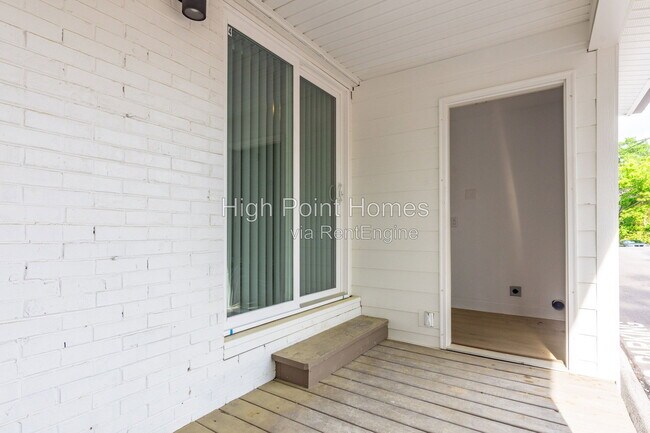 Building Photo - 400 Gallery Ln
