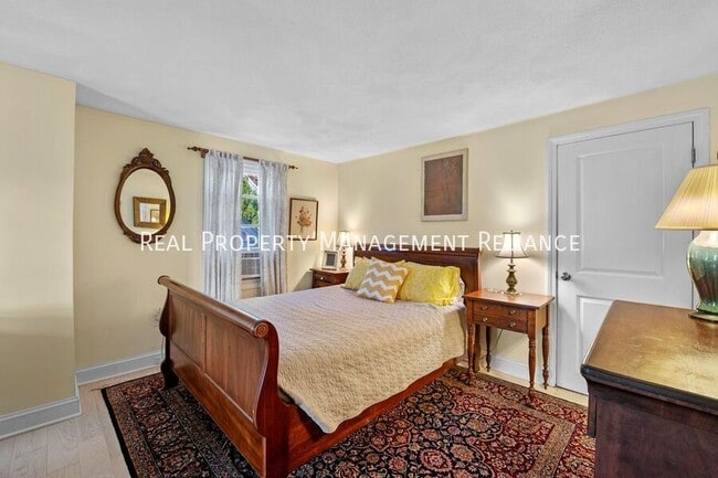 Building Photo - 19 Bayview Ave