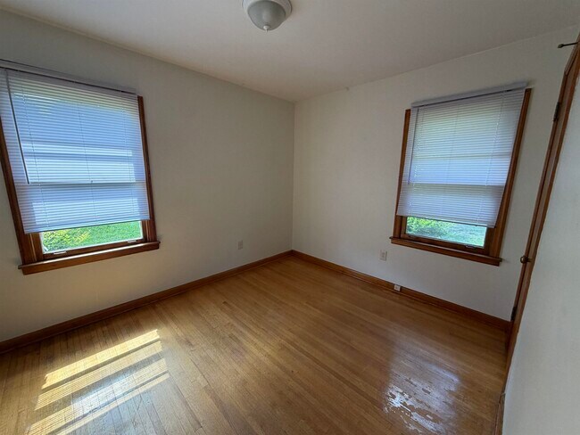 Building Photo - 5045 Flamingo Rd