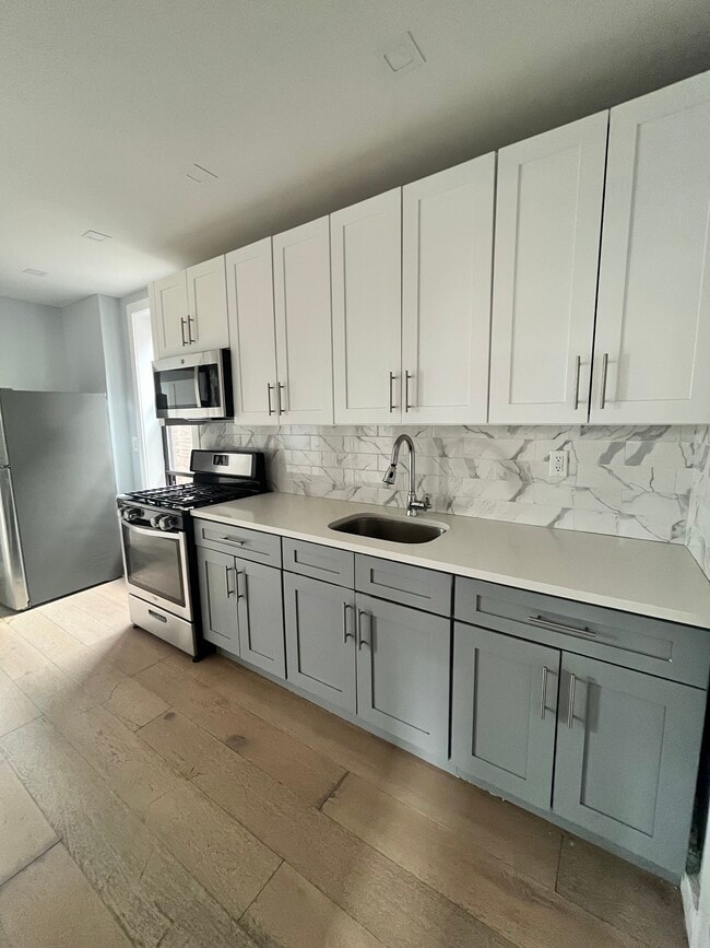 Building Photo - 328 Avenue E